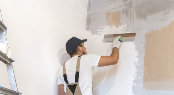 Enduit, ratissage, lissage et ponçage