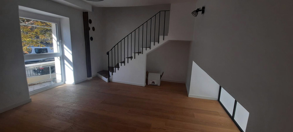 Peinture des murs d'un escalier et d'une entrée à Marsanne - Renobast