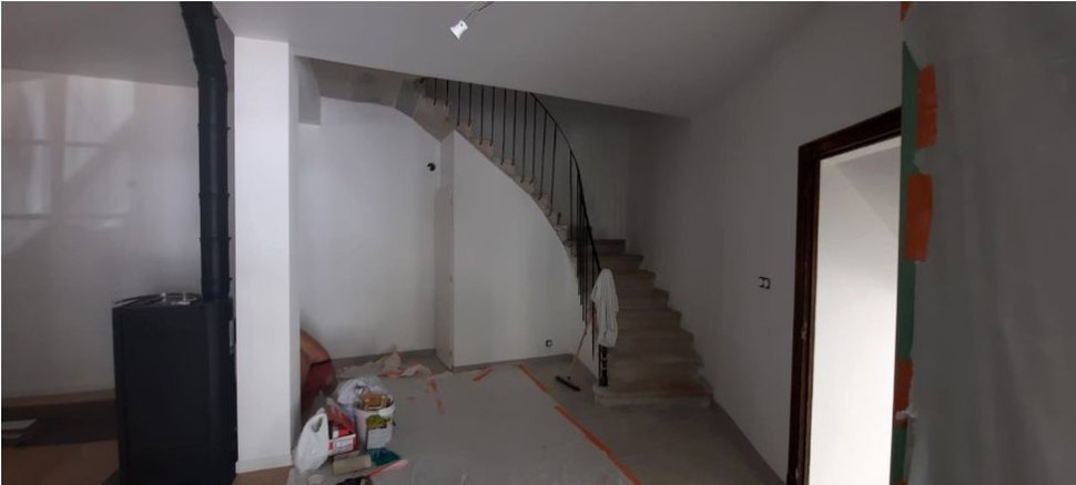 Peinture des murs d'un escalier à Marsanne - Renobast