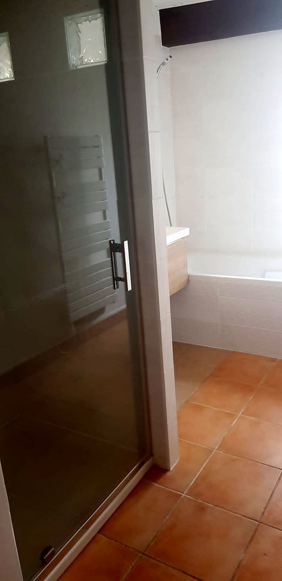 Pose de faïence et carrelage pour rénovation d'une salle de bain à Valence (26) - Renobast